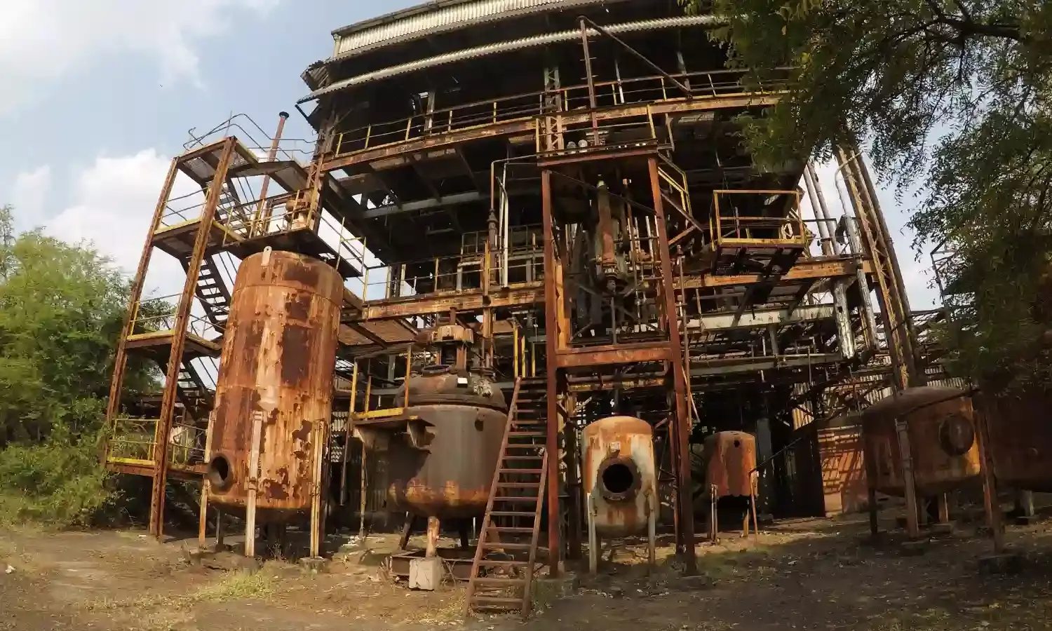 335 टन कचरे को पीथमपुर भेजने का काम शुरू, 12 कंटेनर ग्रीन कॉरिडोर से गुजरेंगे