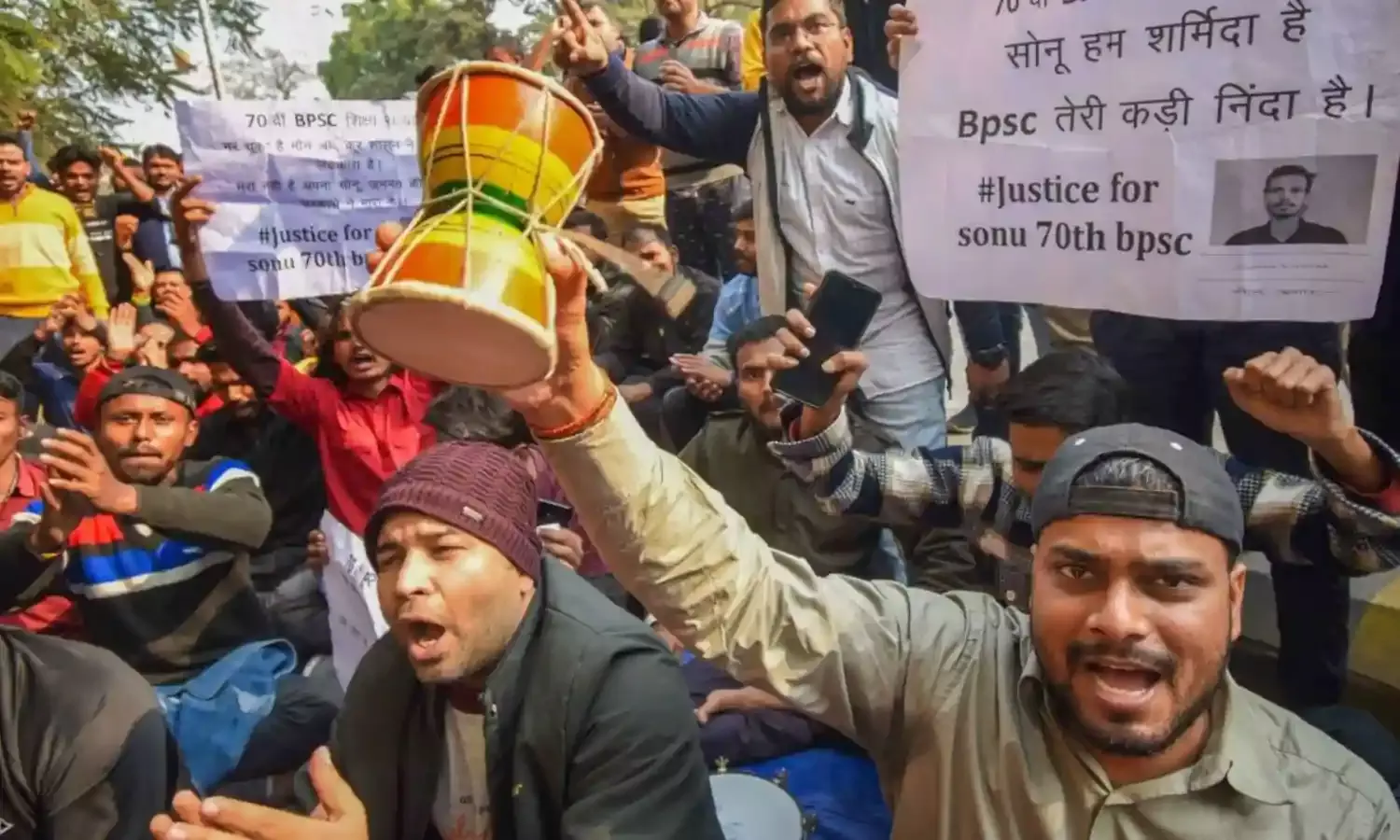 BPSC छात्रों का पटना में जबरदस्त प्रदर्शन, पुलिस ने सीएम हाउस जानें से स्टूडेंट्स को रोका