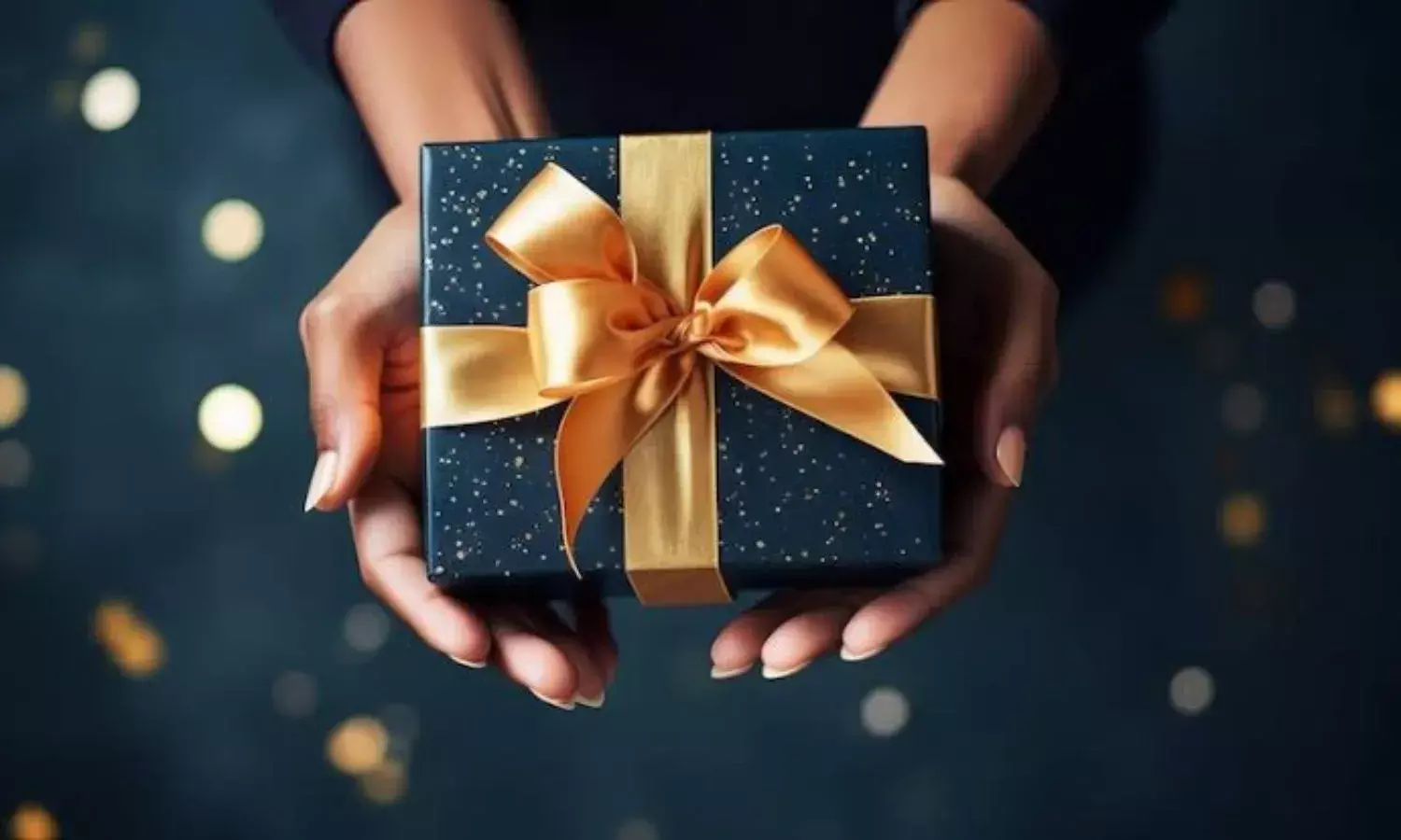 अपनों के संग मनाए नए साल का त्योहार, गिफ्ट करें ये खास चीजें