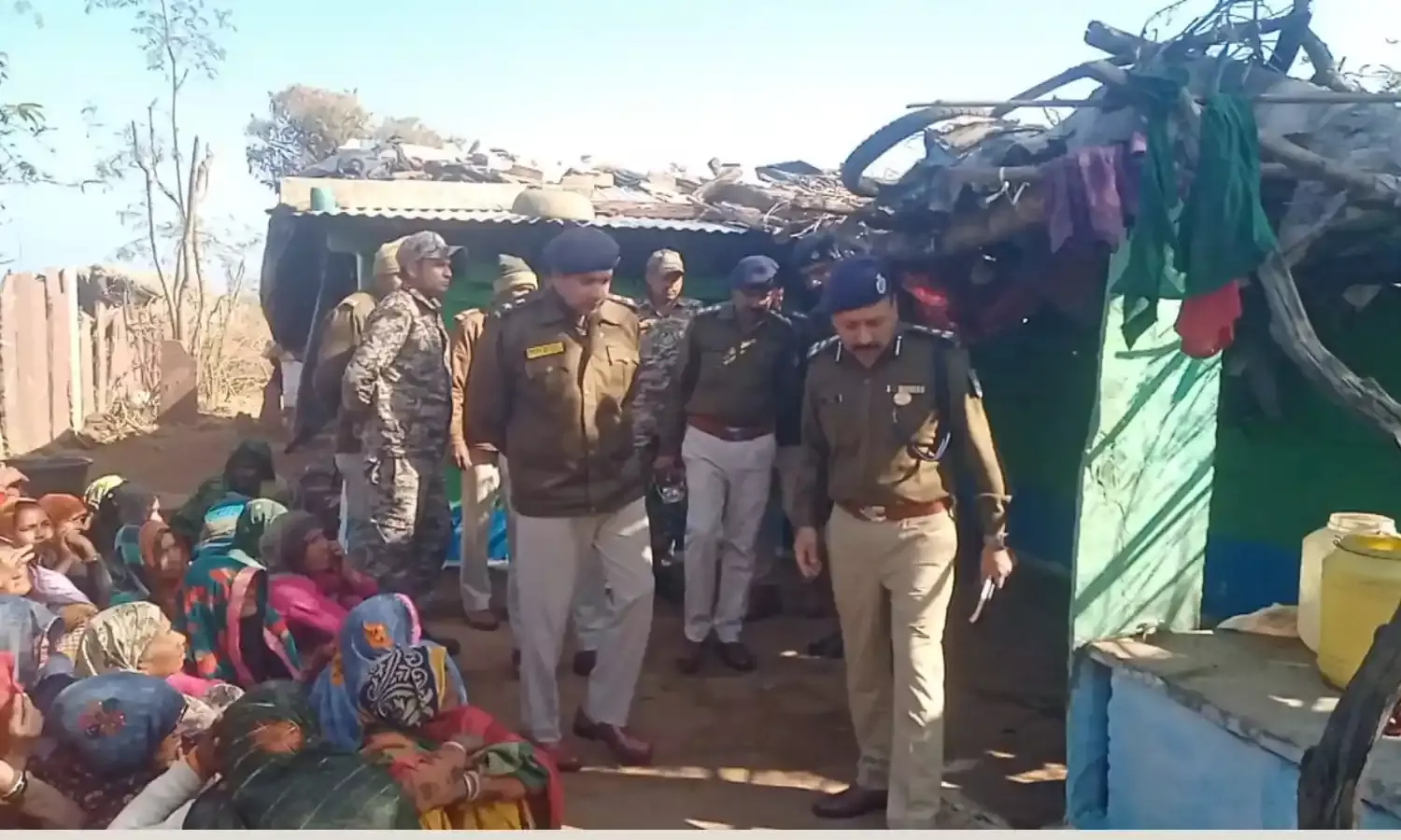 वृद्ध दंपति और पड़ोसी महिला की हत्या, कारण रहस्यमय...