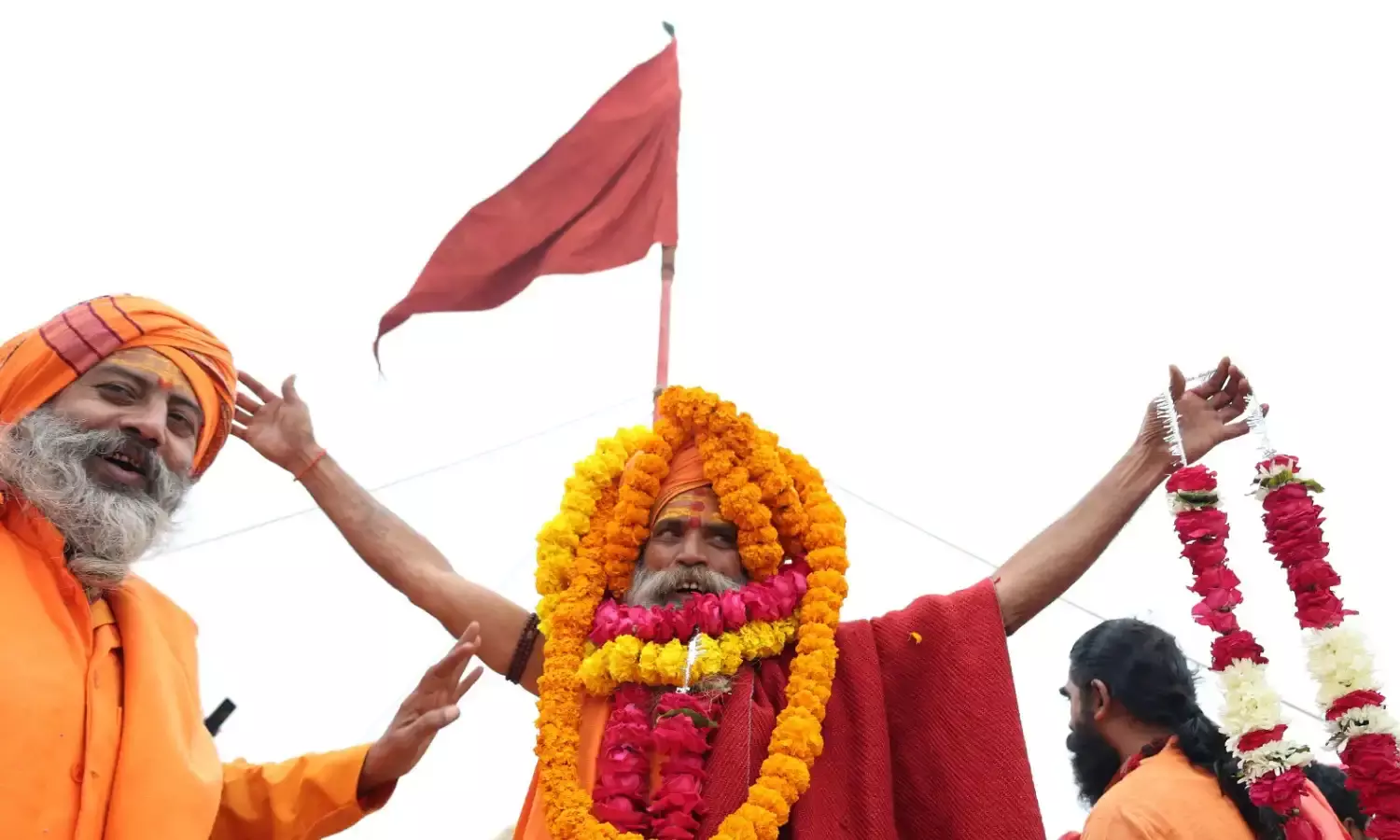 महाकुम्भ क्षेत्र में दो और संन्यासी अखाड़ों की धर्म ध्वजा हुई स्थापित…