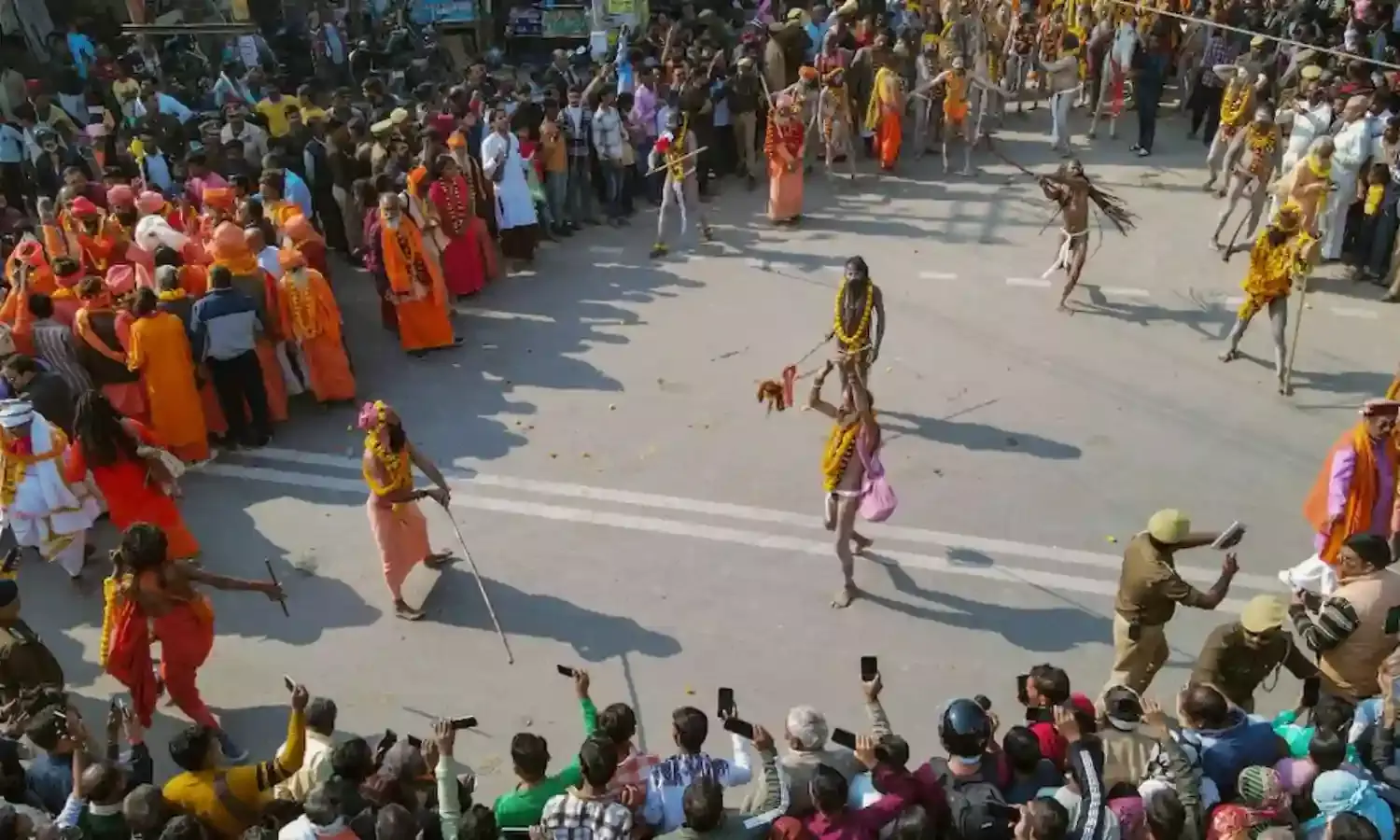 मीडिया ही नहीं, बल्कि सोशल मीडिया पर भी महाकुम्भ आयोजन को लेकर बढ़ता जा रहा क्रेज…