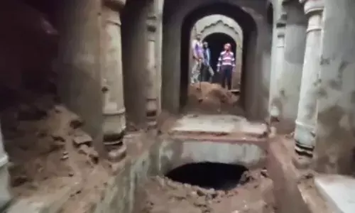 चंदौसी में बावड़ी की खुदाई जारी, दूसरी मंजिल दिखी, तीसरी भी होने का दावा