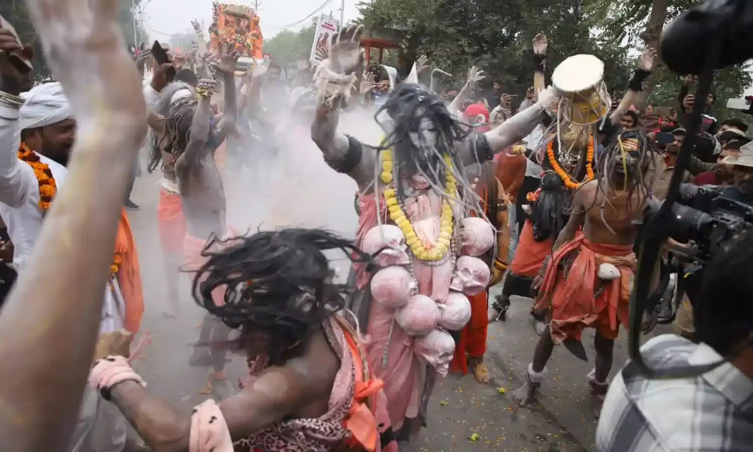 महाकुम्भ के छावनी क्षेत्र में हुआ श्री पंचायती अखाड़ा महानिर्वाणी का भव्य प्रवेश…