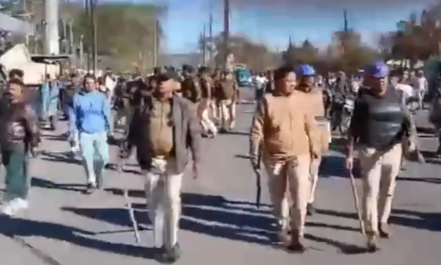 पीथमपुर में यूका का कचरा जलाए जाने का विरोध, पुलिस ने किया लाठीचार्ज पीथमपुर में यूका का कचरा जलाए जाने का विरोध, पुलिस ने किया लाठीचार्ज