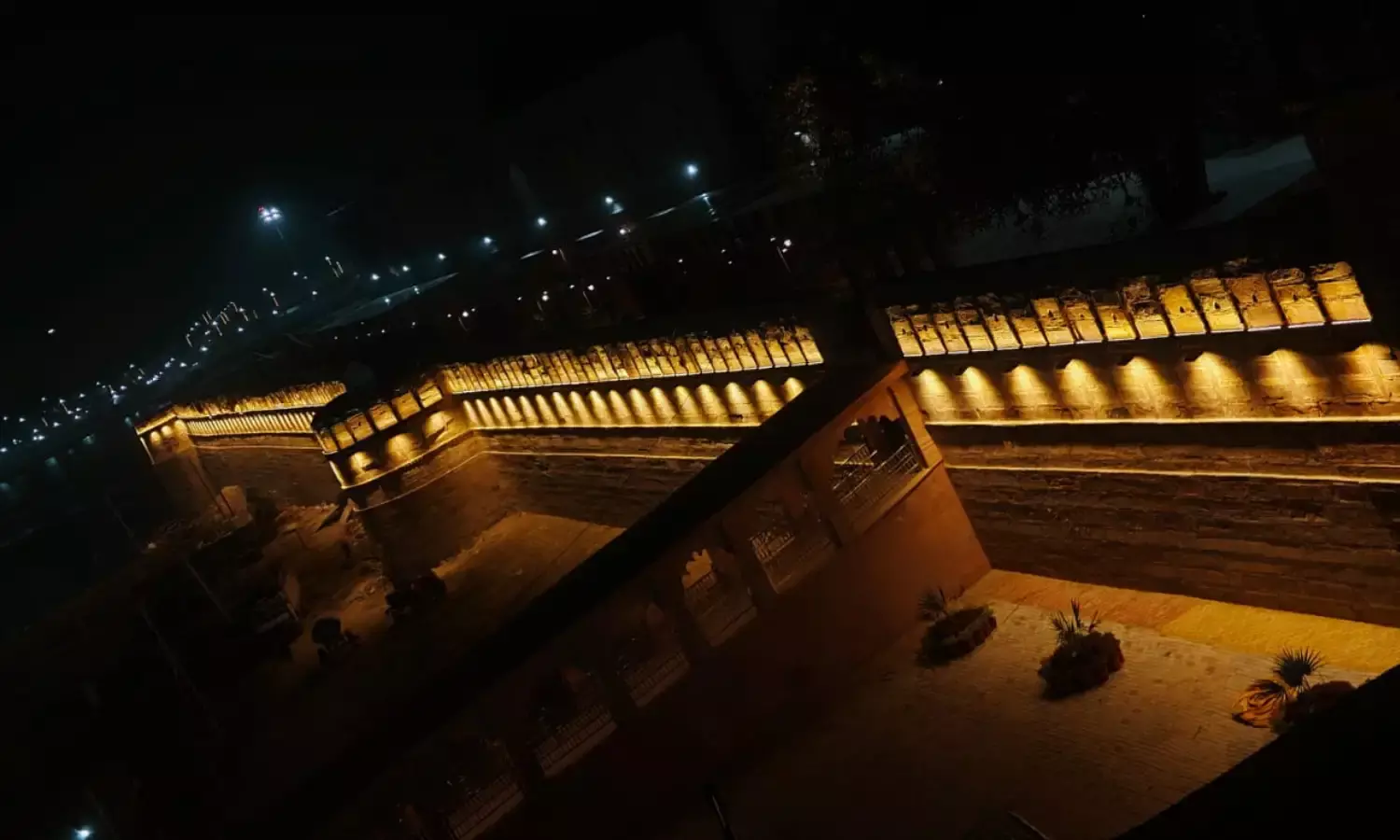 श्रद्धालुओं को गौरव की अनुभूति दे रही महाकुम्भ की सजावट…