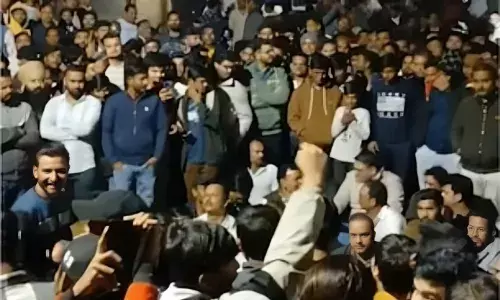 सागर में हिंदू मंदिर तोड़फोड़ से तनाव, गुस्साए लोगों ने थाने का किया घेराव