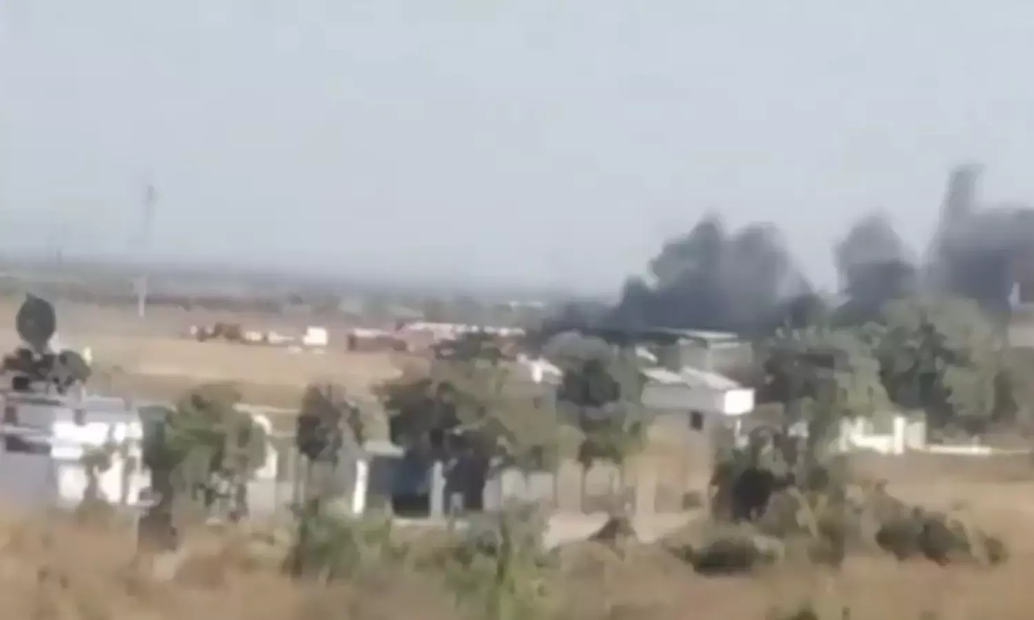 भारतीय तटरक्षक बल का हेलिकॉप्टर दुर्घटनाग्रस्त, चालक दल के 3 सदस्यों की मौत