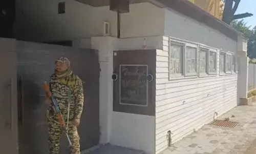 पटवारी ने X पर शेयर किए जमीन के कागज, डिप्टी CM के बेटे समेत कई नेताओं - अधिकारियों के नाम