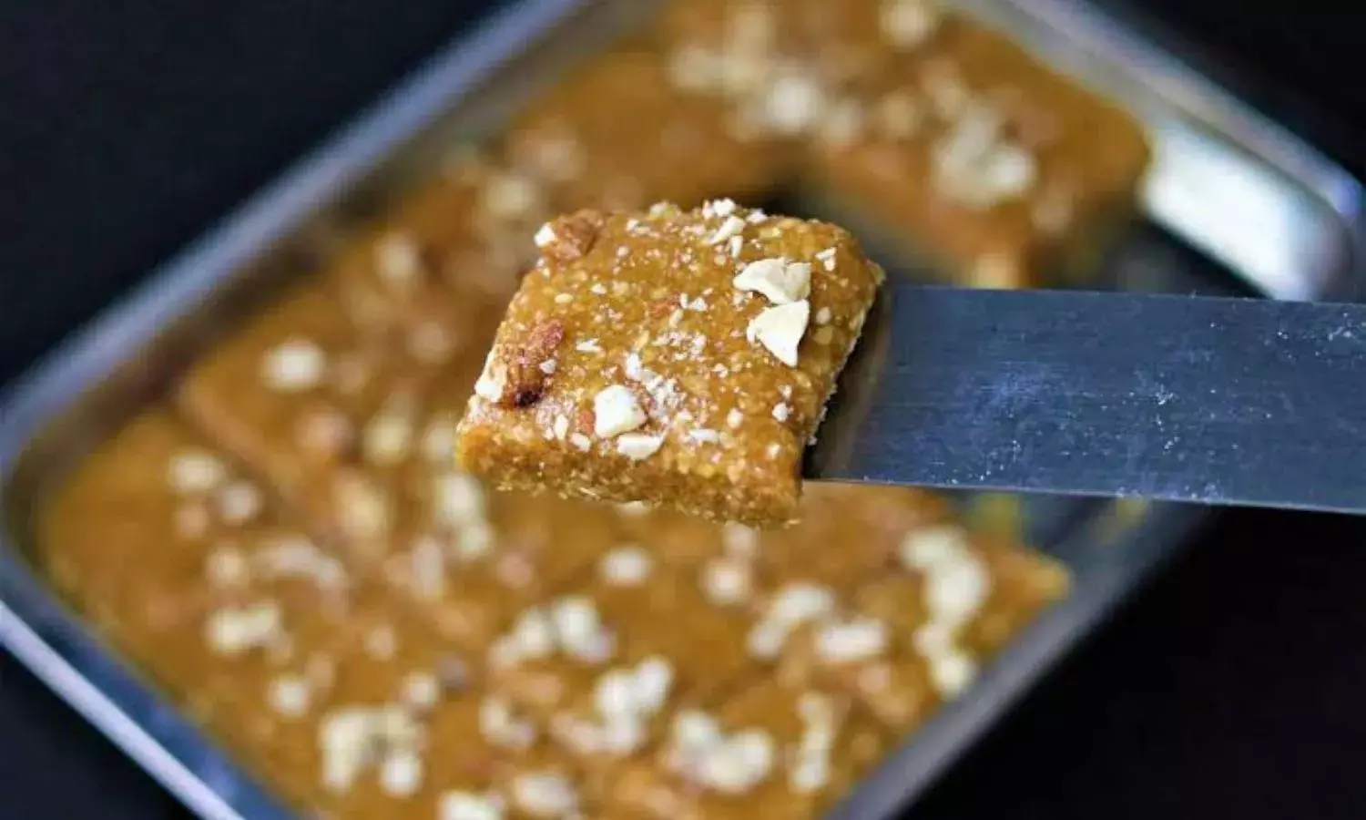 14 जनवरी को मनाई जाएगी मकर संक्रांति, इस खास मौके पर ऐसे बनाएं तिल की बर्फी