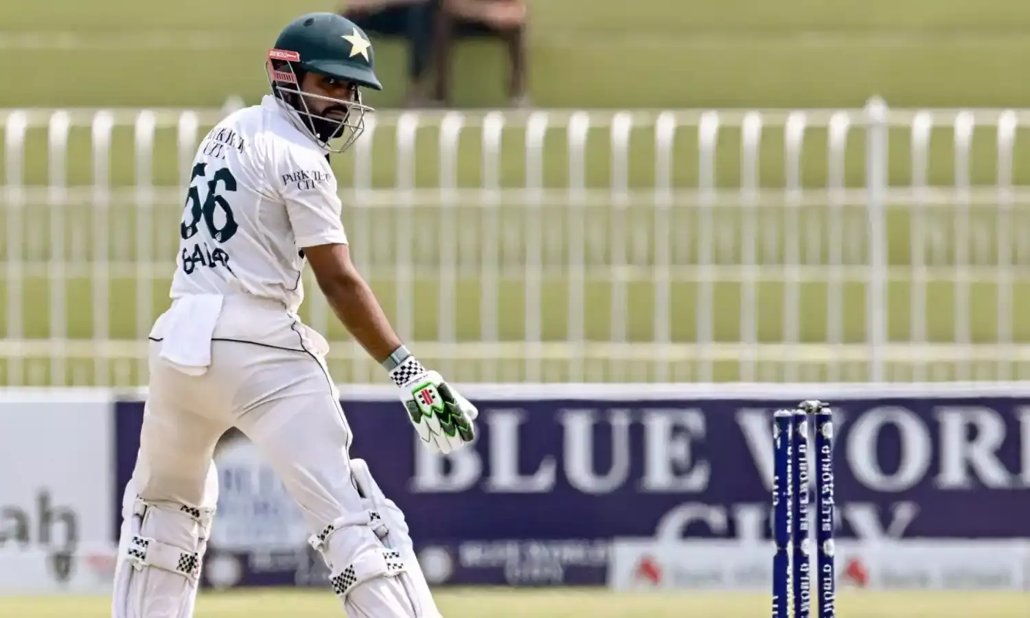 बाबर आजम और दक्षिण अफ्रीकी गेंदबाज के बीच तीखी बहस, मैदान पर गर्म माहौल, देखें वीडियो बाबर आजम और दक्षिण अफ्रीकी गेंदबाज के बीच तीखी बहस, मैदान पर गर्म माहौल, देखें वीडियो