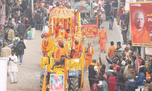 नागा संन्यासियों के श्री तपोनिधि आनंद अखाड़े ने किया महाकुम्भ में भव्य छावनी प्रवेश...