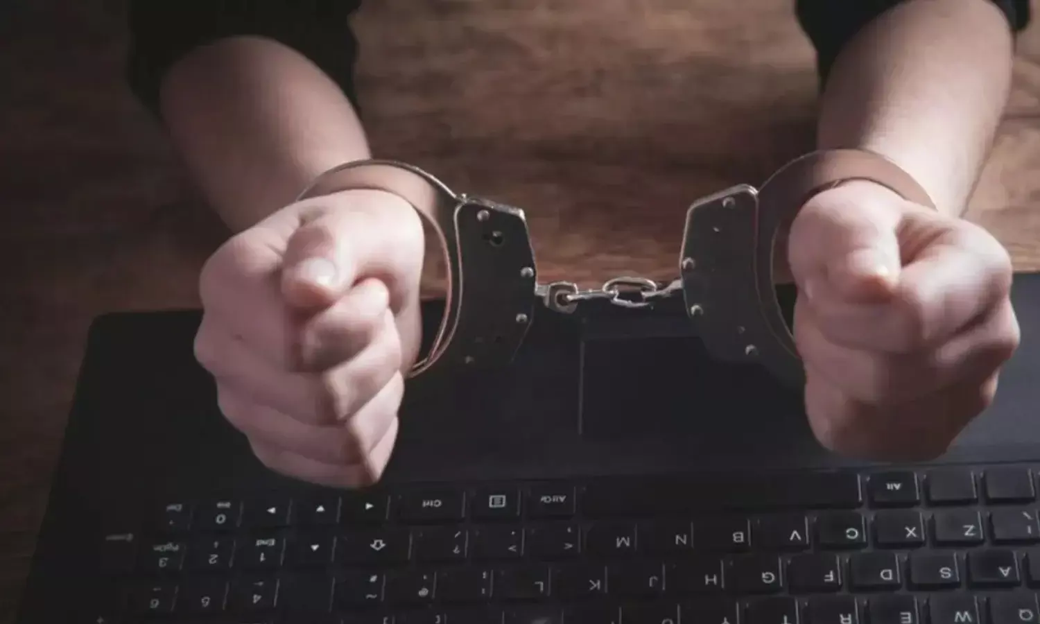 साइबर फ्रॉड करने वाले बदमाशों ने आर्मी की वर्दी पहन कर की वारदात, पार्सल में चोरी का सामान होने व गिरफ्तारी का दिखाया डर...