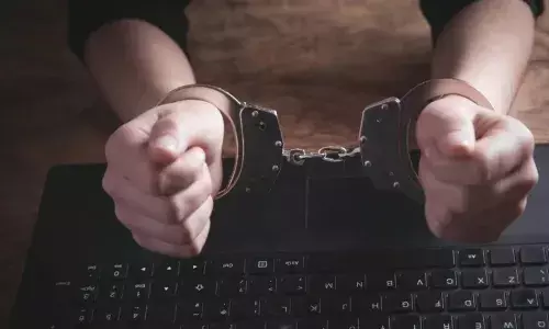 साइबर फ्रॉड करने वाले बदमाशों ने आर्मी की वर्दी पहन कर की वारदात, पार्सल में चोरी का सामान होने व गिरफ्तारी का दिखाया डर... साइबर फ्रॉड करने वाले बदमाशों ने आर्मी की वर्दी पहन कर की वारदात, पार्सल में चोरी का सामान होने व गिरफ्तारी का दिखाया डर...