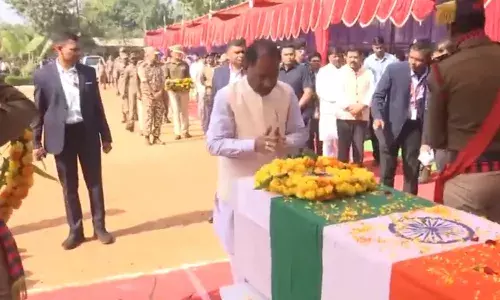 मुख्यमंत्री विष्णु देव साय ने बीजापुर आईईडी ब्लास्ट में शहीद हुए जवानों को दी श्रद्धांजलि
