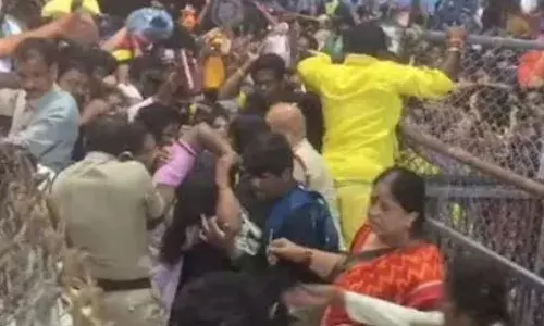 तिरुपति भगदड़ हादसे में अब तक 6 की मौत 40 घायल, TTD ने मांगी माफी, प्रशासन पर उठे सवाल