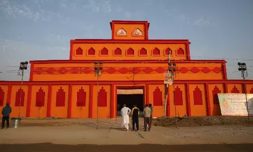 महाकुंभ में शिवलिंग, एरोप्लेन, त्रिशूल और मुकुट जैसे आकार के प्रदेश द्वार बढ़ा रहे शिविरों की शोभा, बने श्रद्धालुओं के आकर्षक केंद्र