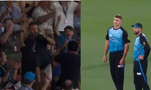 बेटे की गेंद पर बल्लेबाज ने मारा छक्का, पिता ने स्टैंड में लिया शानदार कैच, वीडियो वायरल