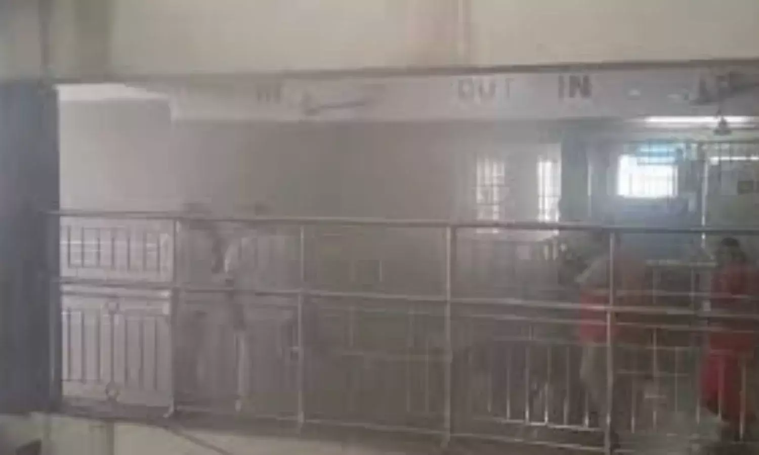 फिर हादसे का शिकार हुआ तिरुपति मंदिर, लड्डू वितरण काउंटर में लगी आग, बचाव अभियान जारी