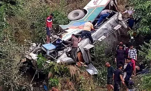 पौड़ी बस हादसे में बढ़ी मरने वालों की संख्या, 5 गंभीर घायलों को ऋषिकेश AIIMS किया रेफर