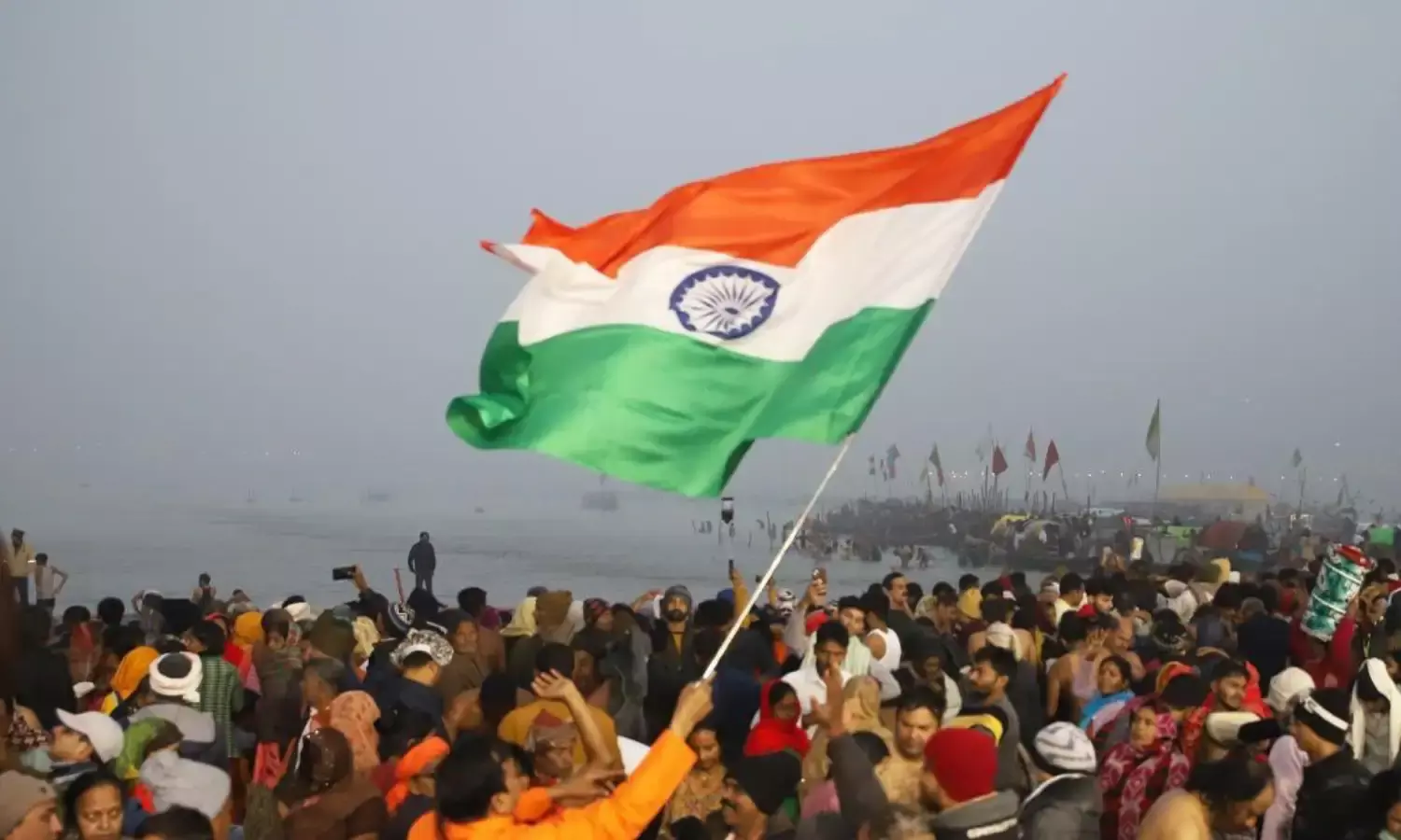 महाकुंभ के पहले दिन अब तक करीब 1 करोड़ श्रद्धालुओं ने किया पवित्र स्नान