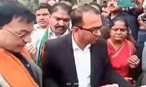 मंत्री लखन लाल देवांगन ने महिलाओं से की बदतमीजी