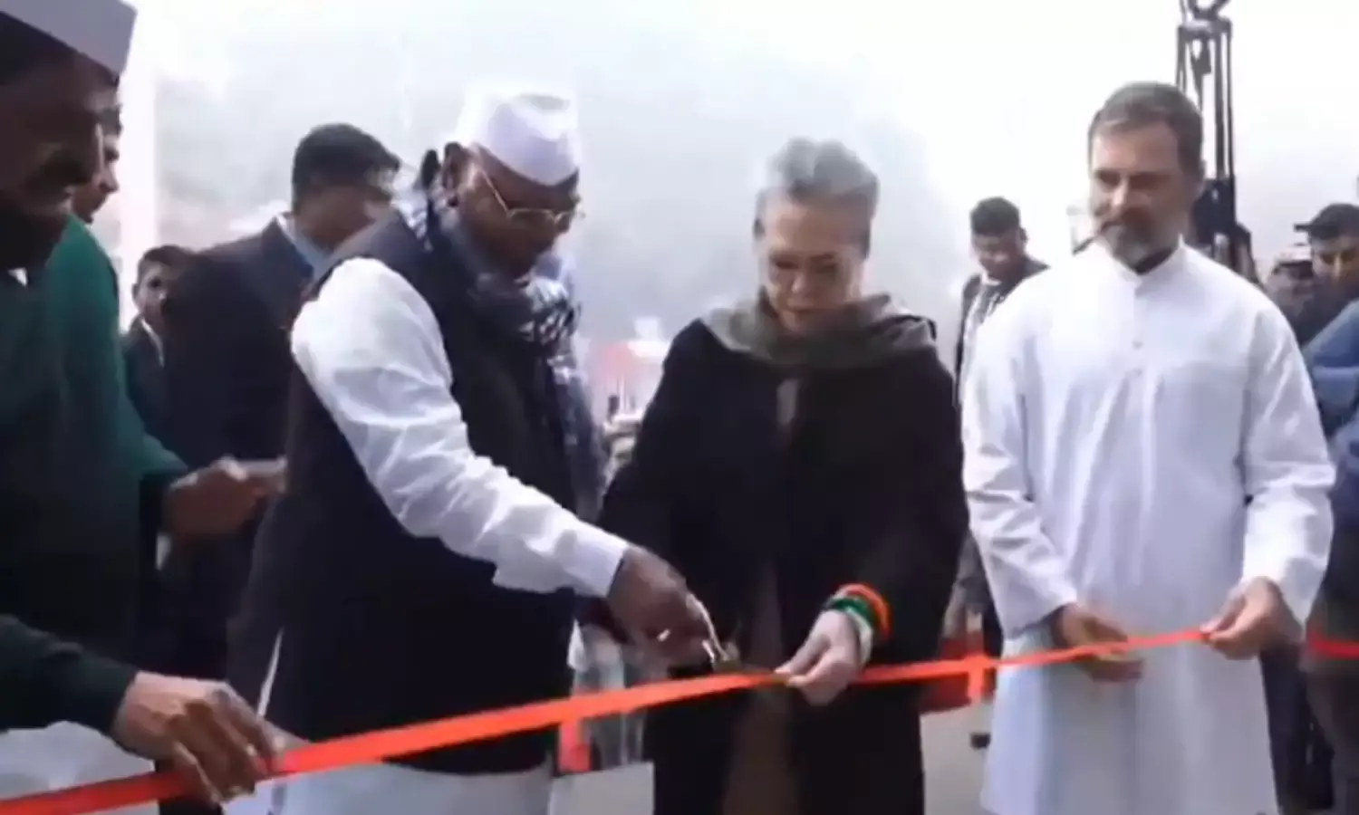 कांग्रेस का नया पता - इंदिरा गांधी भवन, 9A कोटला रोड, सोनिया गांधी ने किया उद्घाटन, 15 साल में बनकर हुआ तैयार कांग्रेस का नया पता - इंदिरा गांधी भवन, 9A कोटला रोड, सोनिया गांधी ने किया उद्घाटन, 15 साल में बनकर हुआ तैयार