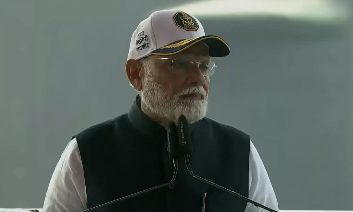 पीएम मोदी INS सूरत, नीलगिरी और वाघशीर को किया देश को समर्पित, कहा - मेड इन इंडिया हैं तीनों जहाज पीएम मोदी INS सूरत, नीलगिरी और वाघशीर को किया देश को समर्पित, कहा - मेड इन इंडिया हैं तीनों जहाज