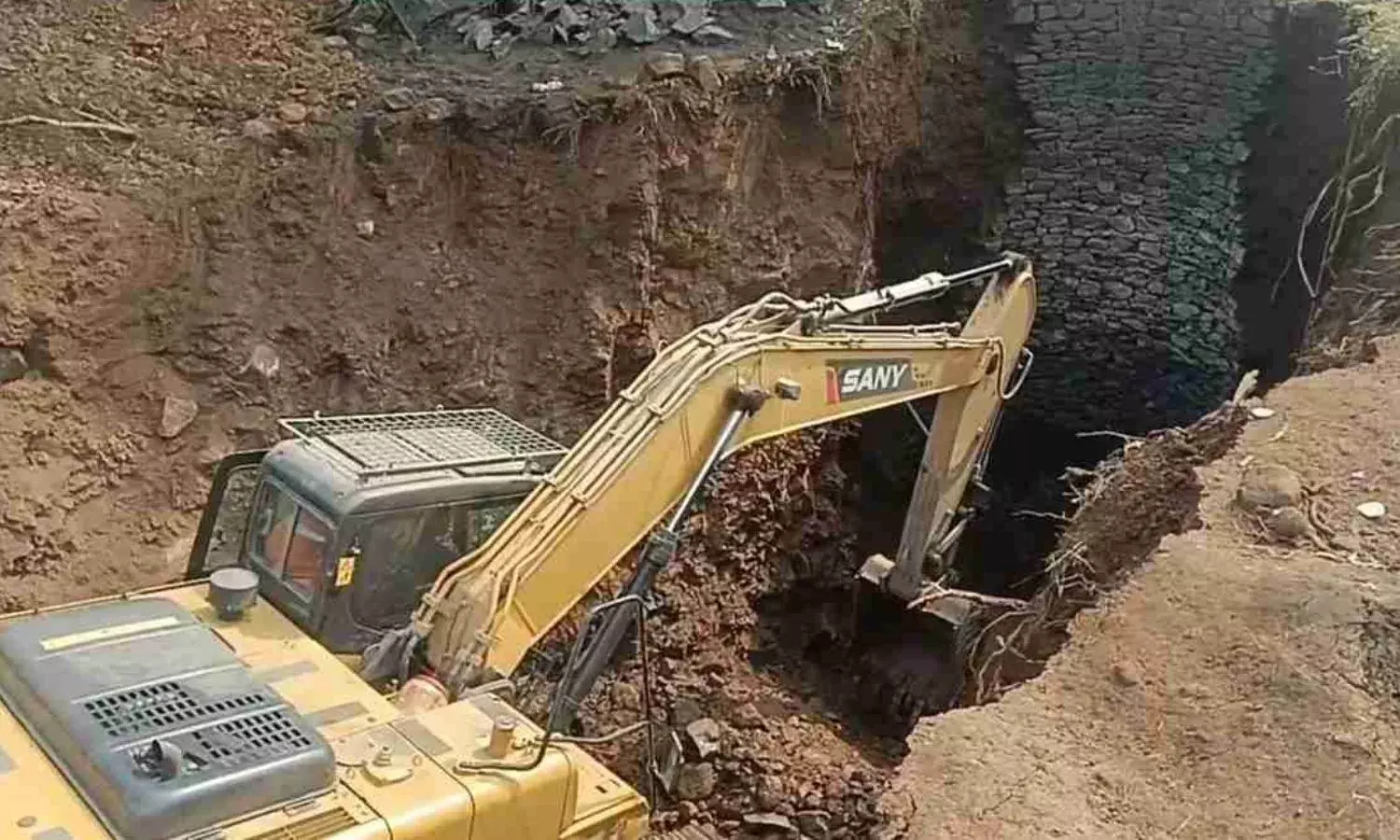 3 मजदूरों की मौत के बाद प्रशासन का एक्शन, कुआं, बावड़ी के गहरीकरण के लिए अनुमति अनिवार्य 3 मजदूरों की मौत के बाद प्रशासन का एक्शन, कुआं, बावड़ी के गहरीकरण के लिए अनुमति अनिवार्य