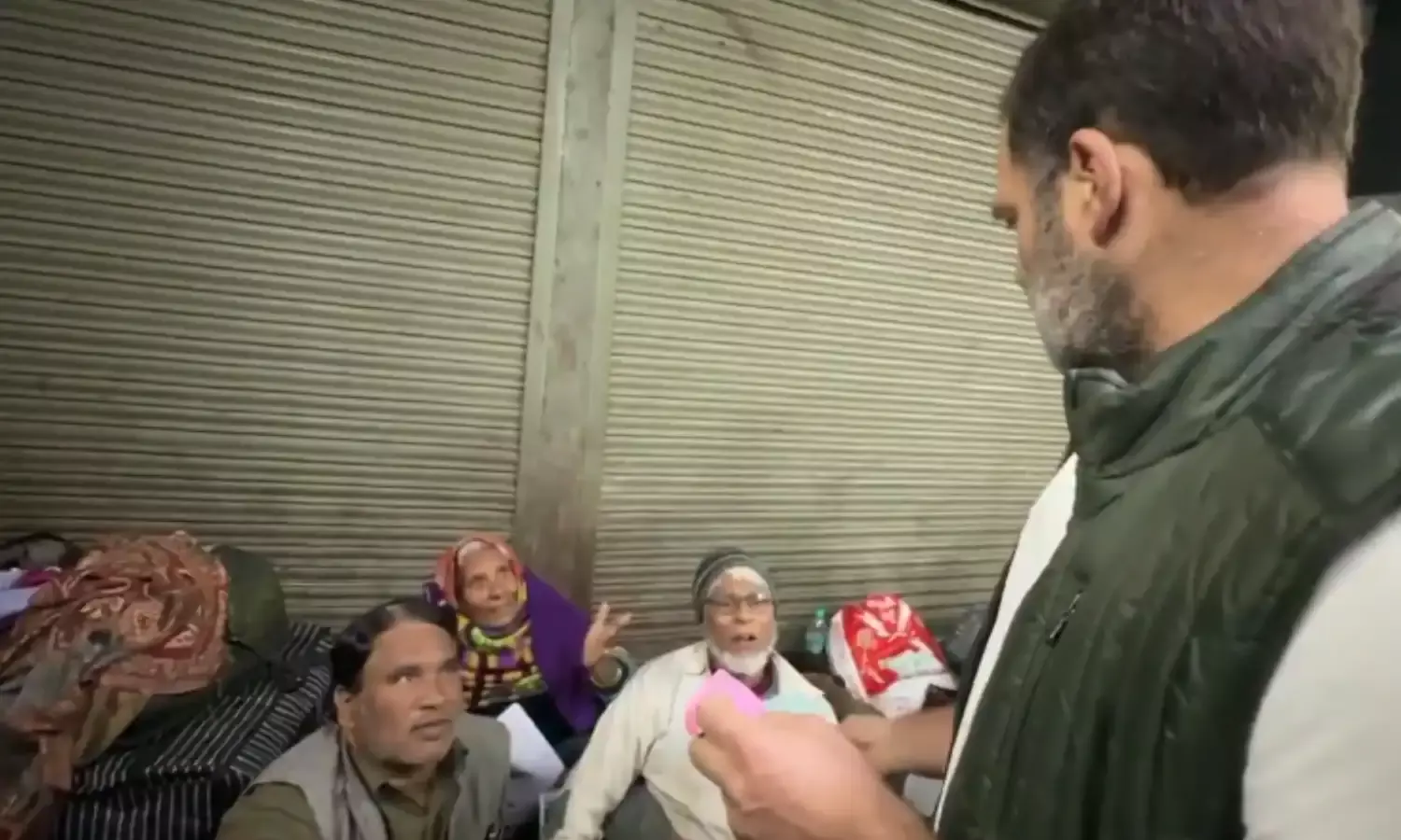 अचानक दिल्ली AIIMS पहुंचे नेता विपक्ष राहुल गांधी, लोगों से जाना स्वास्थ सुविधा का लाभ