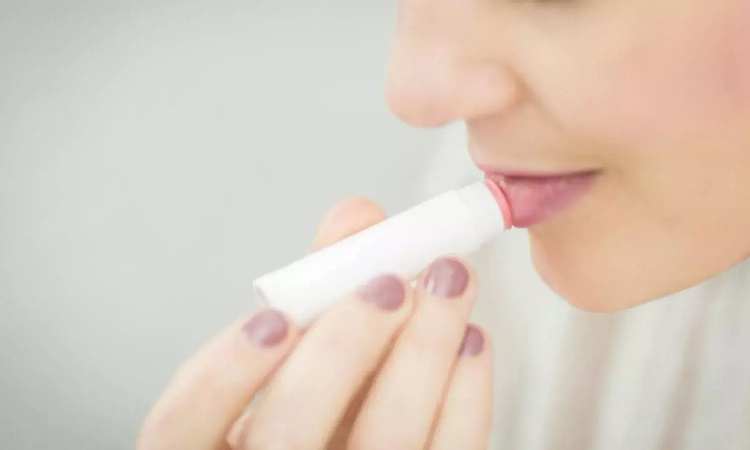 फटे होठों के लिए घर पर बनाए लिपबाम, मिलेंगी ग़ज़ब की सॉफ्टनेस फटे होठों के लिए घर पर बनाए लिपबाम, मिलेंगी ग़ज़ब की सॉफ्टनेस