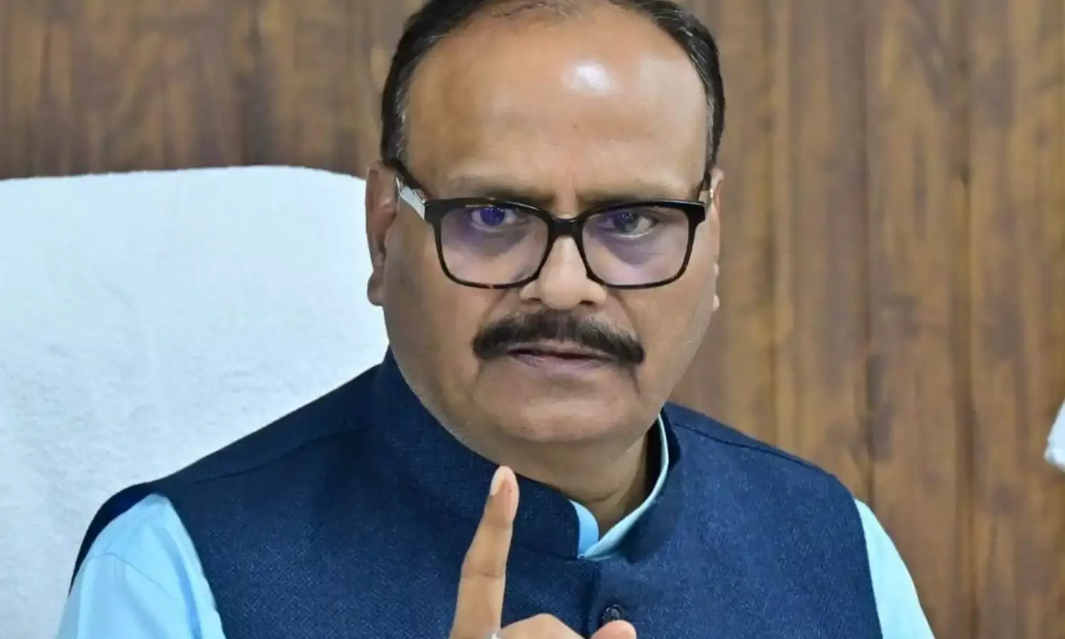 लापरवाही, उच्चाधिकारियों के आदेशों की अवहेलना पर कई चिकित्सा अधिकारी हटे…