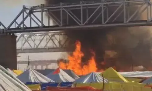 महाकुंभ मेले की आग पर पाया गया काबू, इस वजह हुआ था हादसा महाकुंभ मेले की आग पर पाया गया काबू, इस वजह हुआ था हादसा