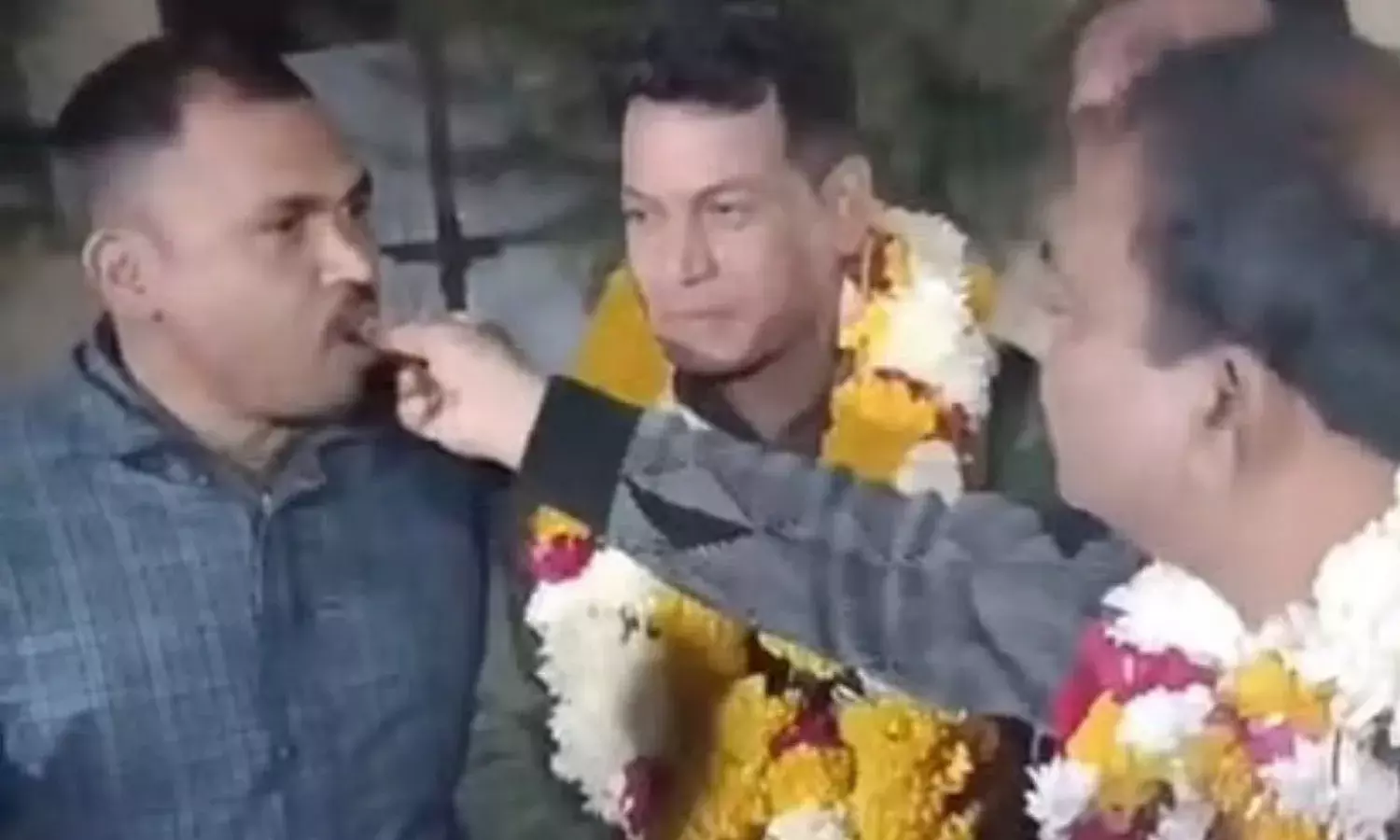 आदतन अपराधी के साथ केक काटना दो ASI को पड़ा भारी, घर आया निलंबन का आदेश