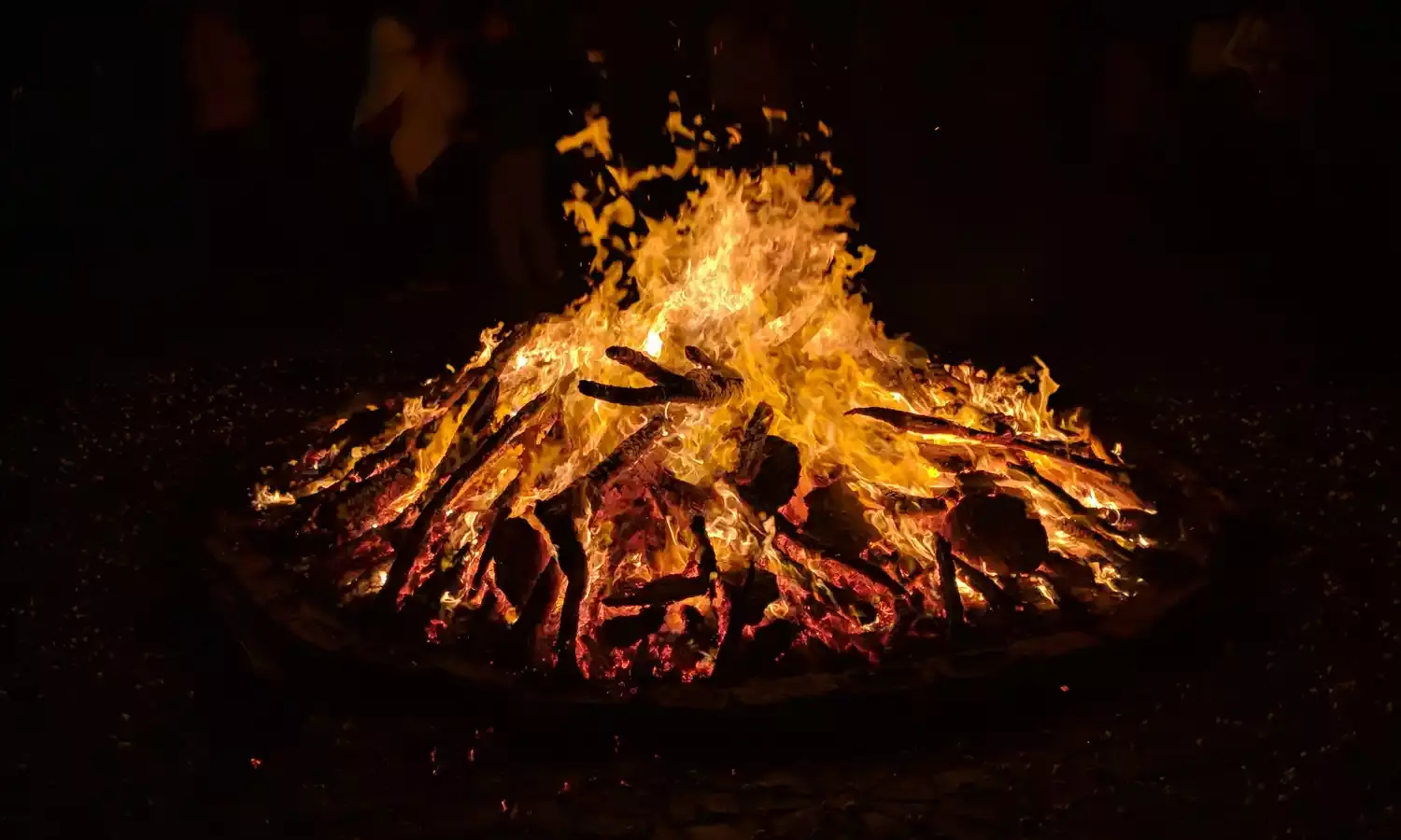 अलाव के लिए लकड़ी की ऑनलाइन व्यवस्था, 16 डिपो बनाए गए, नेट पर फायरवुड डिपो प्रयागराज टाइप करके खोज सकेंगे…