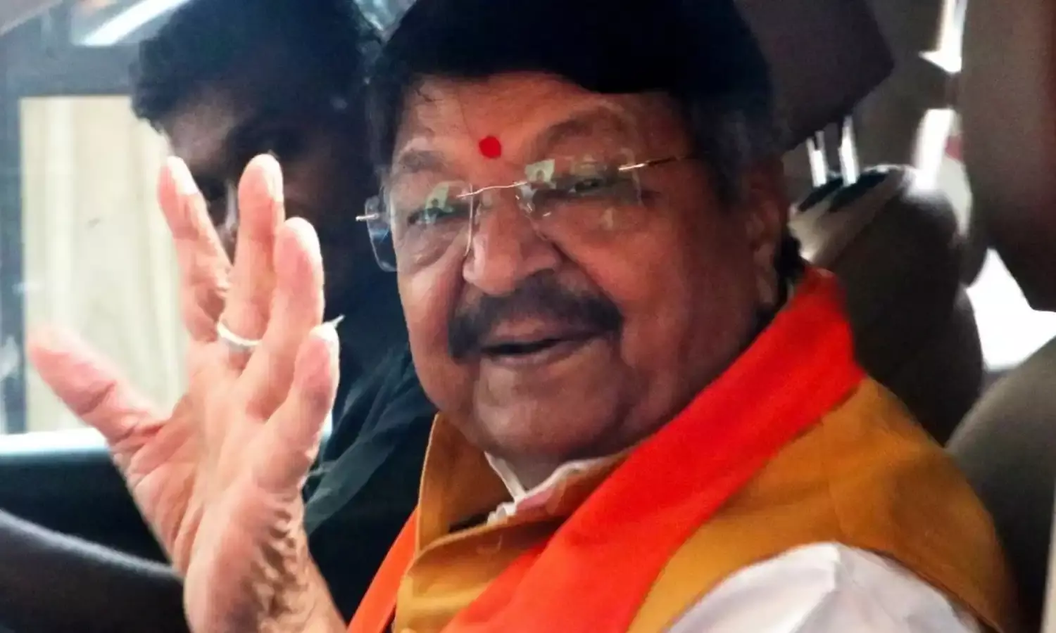 आपके पूर्वजों ने बाबा साहब का अपमान किया है, माफी मांगें...