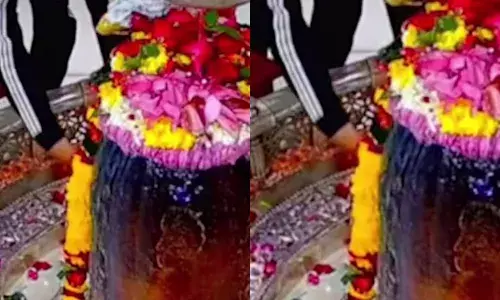 महाकाल मंदिर गर्भगृह में युवक ने किया प्रवेश, कर्मचारियों को नोटिस, दो गार्ड भी हटाए गए