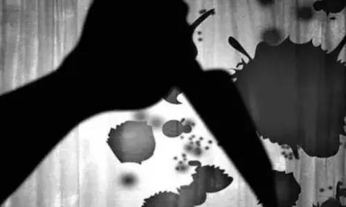 बुलेट सवार युवकों का ई - रिक्शा चालक से विवाद, पत्नी के सामने सरेआम की हत्या