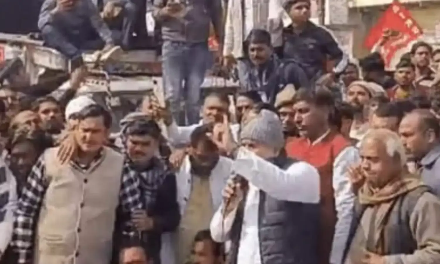 कैलारस शक्कर कारखाने की जमीन नीलामी का विरोध, किसान और कांग्रेस कार्यकर्ता 800 ट्रैक्टर ट्रॉली लेकर पहुंचे कैलारस शक्कर कारखाने की जमीन नीलामी का विरोध, किसान और कांग्रेस कार्यकर्ता 800 ट्रैक्टर ट्रॉली लेकर पहुंचे