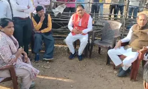 बुधनी भाजपा MLA रमाकांत भार्गव की अधिकारियों को दो टूक, आदिवासियों को आतंकित करना बंद करें