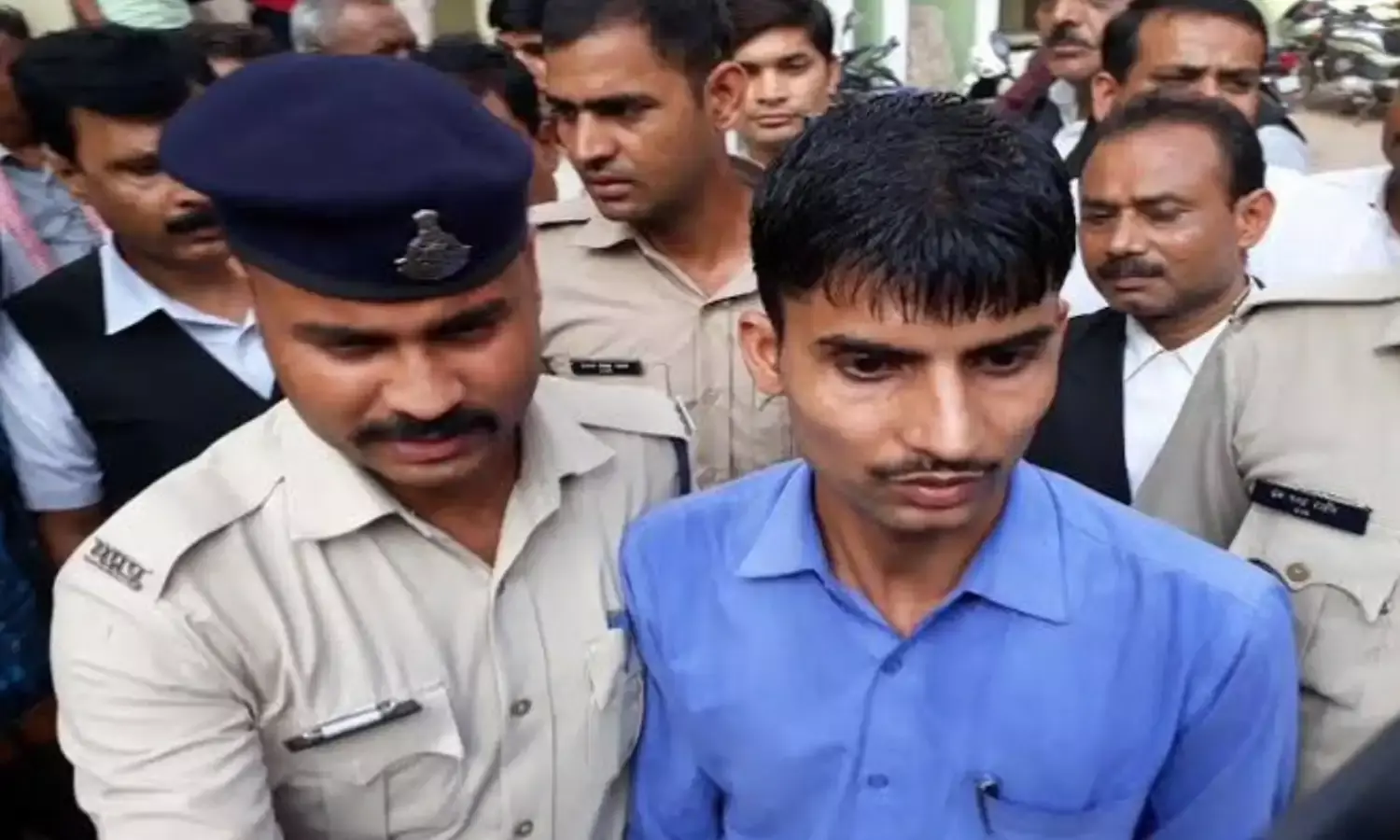 मुश्किल में RTI एक्टिविस्ट आशीष चतुर्वेदी, रोजाना हो रही शिकायत, इस बार जान से मारने की धमकी देने का आरोप