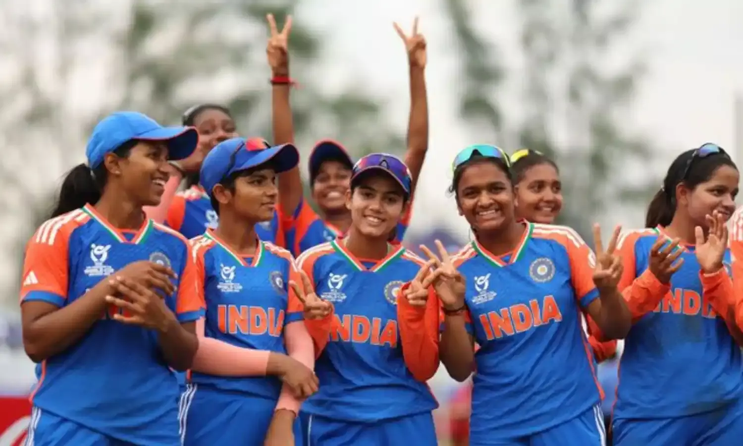 टी20 वर्ल्ड कप में टीम इंडिया की हैट्रिक जीत, श्रीलंका को किया चारों खाने चित... टी20 वर्ल्ड कप में टीम इंडिया की हैट्रिक जीत, श्रीलंका को किया चारों खाने चित...