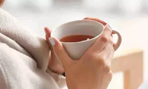 पीरियड्स में चाय पीनी चाहिए या नहीं? एक्सपर्ट से जानें माहवारी पर चाय का क्या है असर