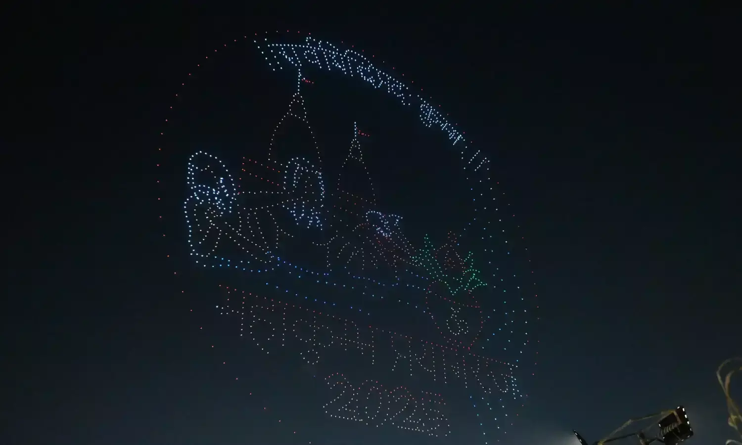 भव्य महाकुम्भ का दिव्य ड्रोन शो, श्रद्धालुओं का मोह लिया मन, देवताओं को अमृत कलश पीते हुए और समुद्र मंथन किया गया प्रदर्शित…