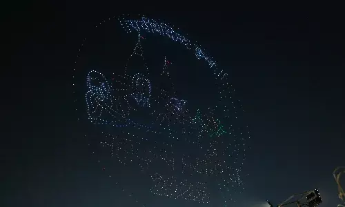 भव्य महाकुम्भ का दिव्य ड्रोन शो, श्रद्धालुओं का मोह लिया मन, देवताओं को अमृत कलश पीते हुए और समुद्र मंथन किया गया प्रदर्शित…