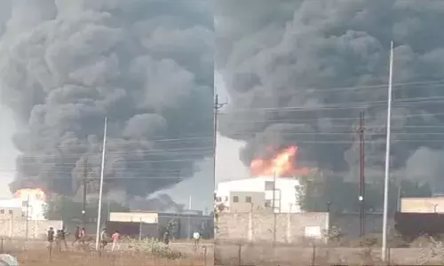 रायपुर के संजय केमिकल्स में लगी भीषण आग, रुक-रुक कर हो रहा ब्लास्ट