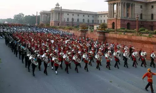 पहली बार बिगुल की धुन पर हुई बीटिंग रिट्रीट सेरेमनी, BSF जवानों के जोश ने किया मंत्रमुग्ध