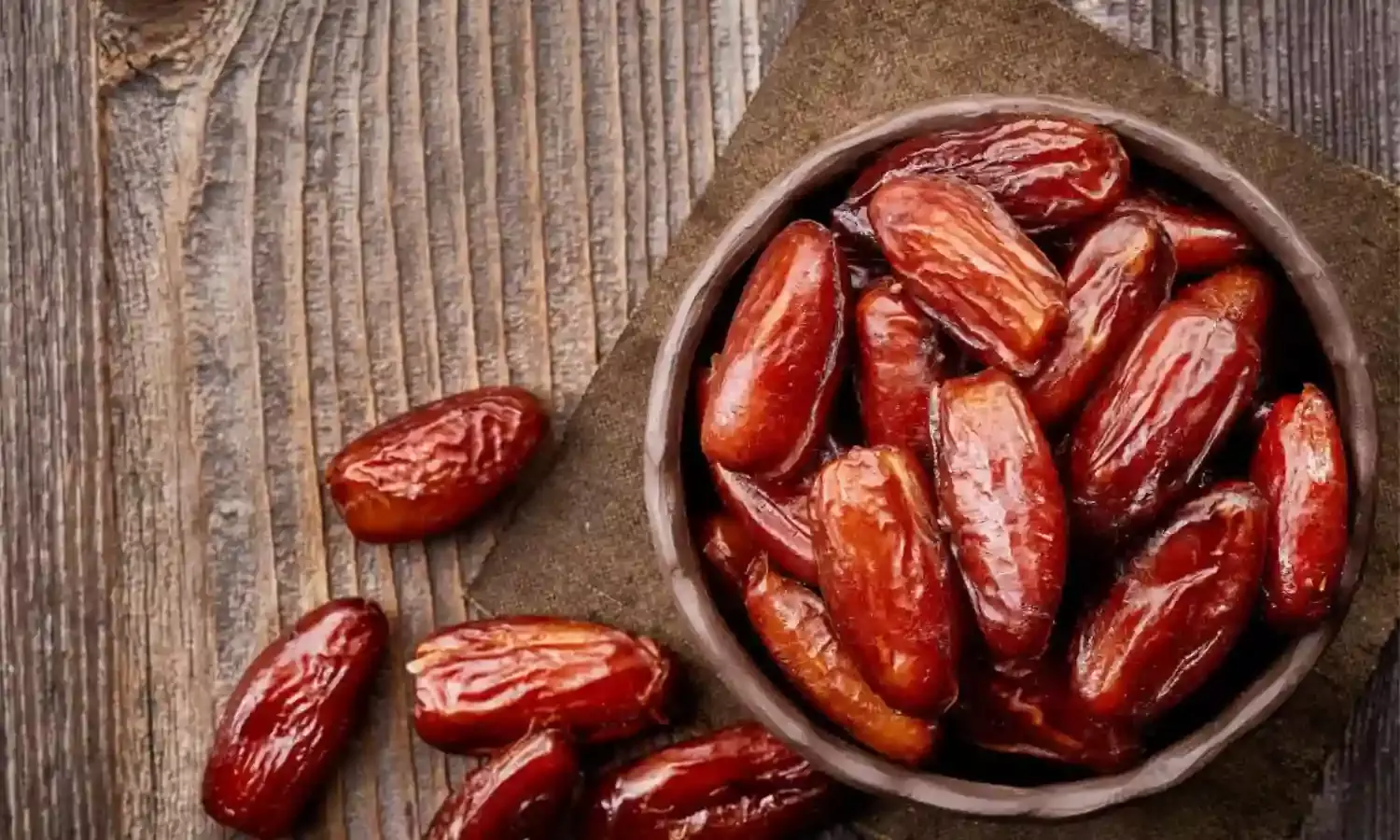 खजूर खाना सेहत के लिए है फायदेमंद, जानें इसके फ़ायदे खजूर खाना सेहत के लिए है फायदेमंद, जानें इसके फ़ायदे