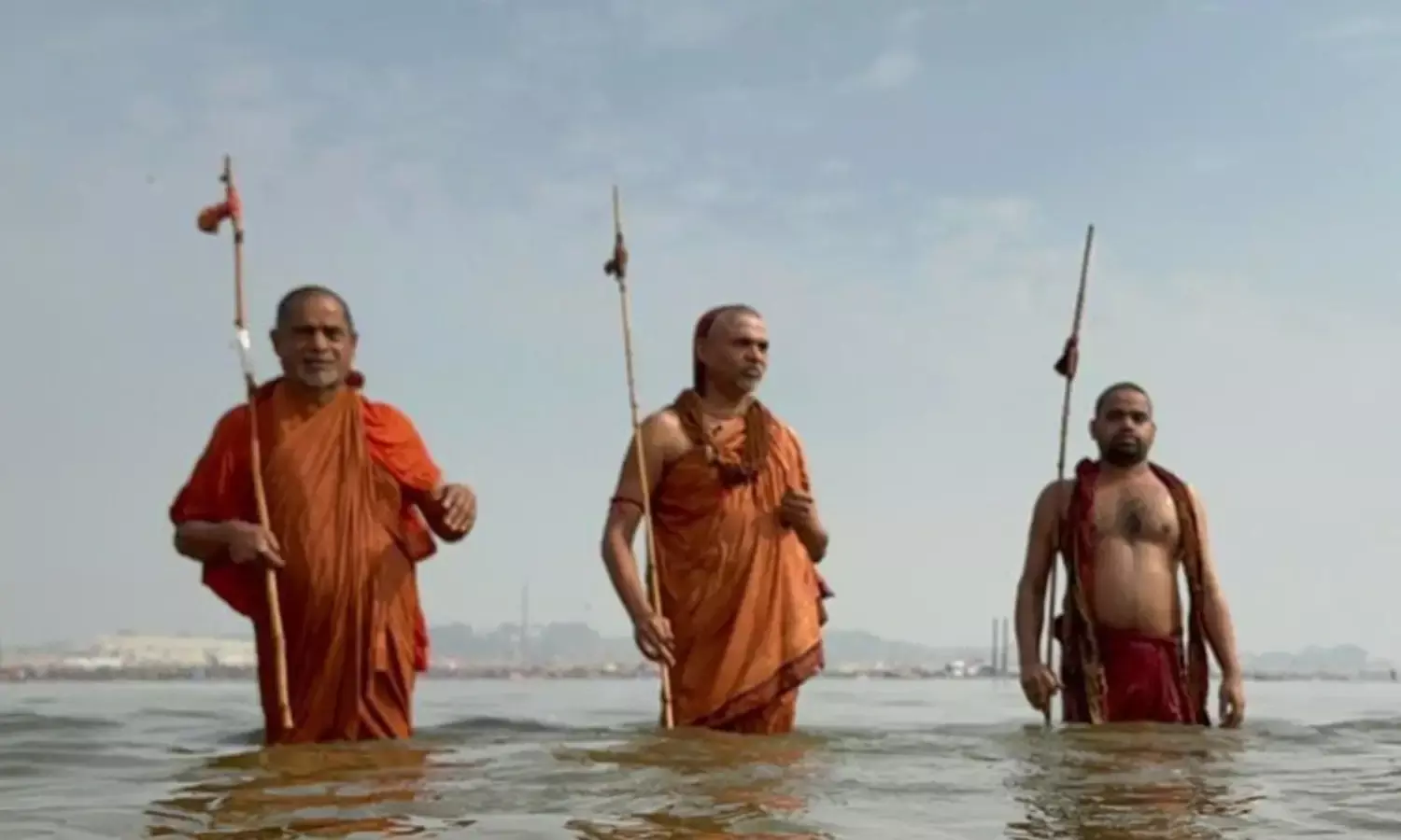 तीनों शंकराचार्यों ने संगम में किया अमृत स्नान, जानें आज की घटना पर क्या कहा