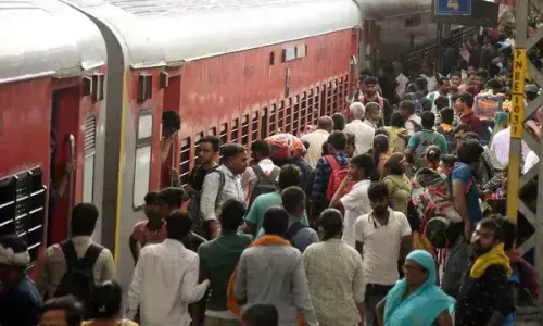 स्नान के बाद घर वापसी की लगी भीड़, 80 स्पेशल ट्रेनों के बाद अब रेलवे चलाएगा 190 और ट्रेनें